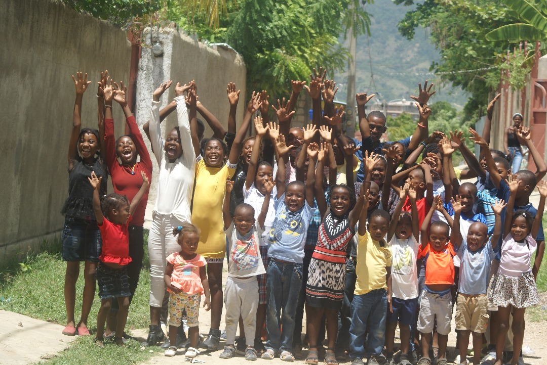 Atelier peinture durant le camp